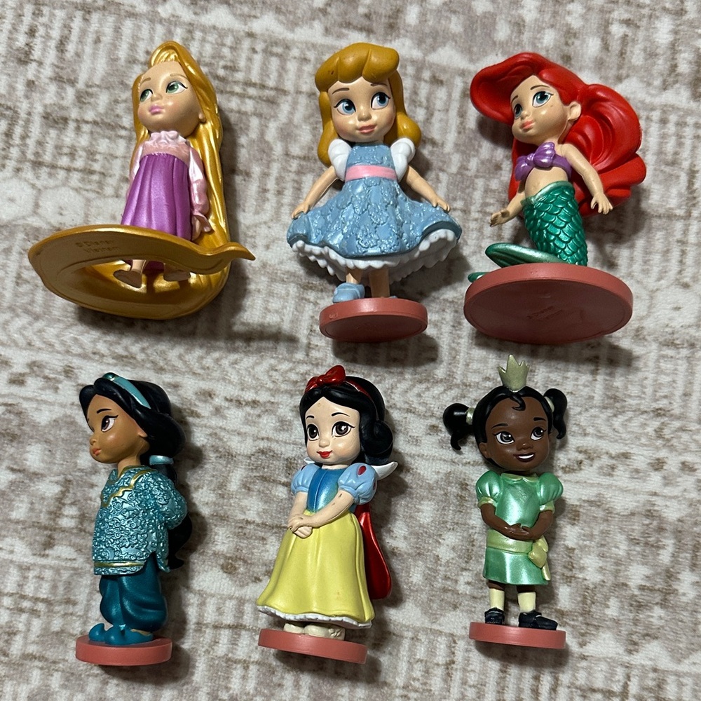 Disney Princess Figurine Collection Animators- Blue, Green, Red, Yellow